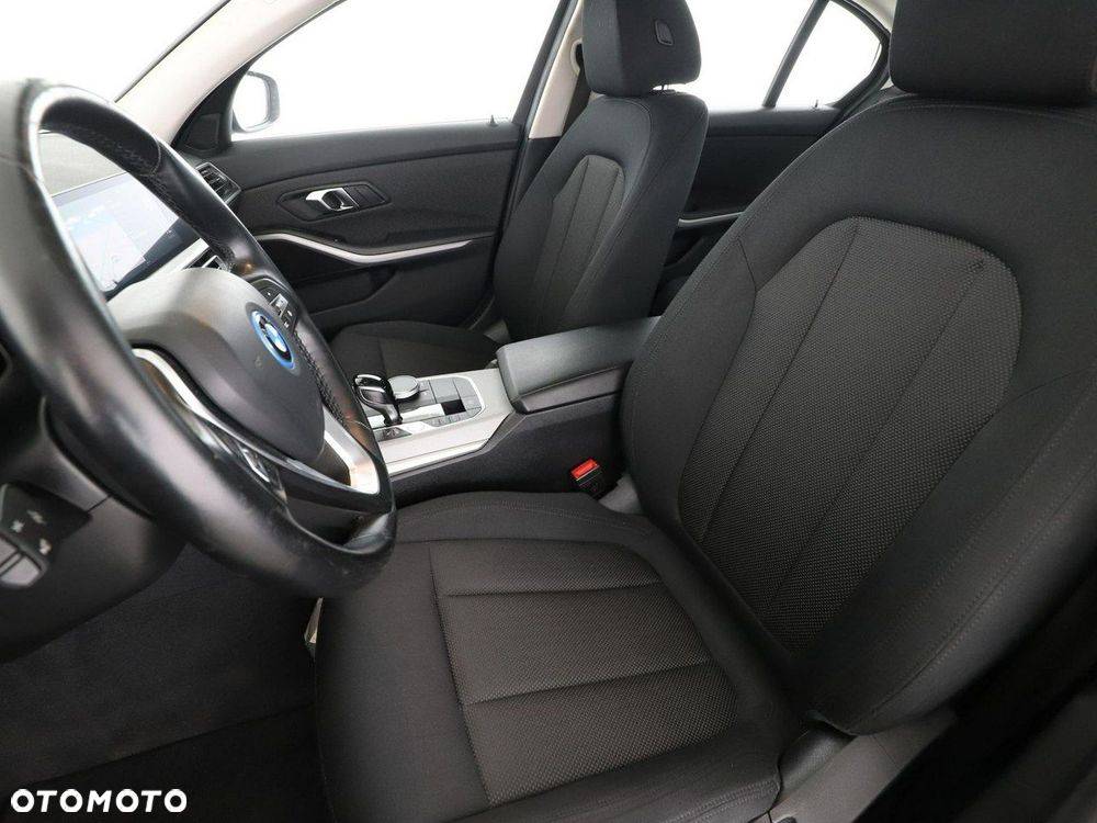 BMW Seria 3 330e Advantage - 13
