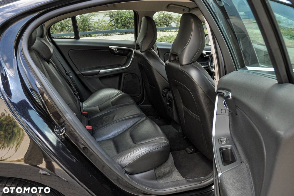 Volvo S60 D2 Momentum - 12
