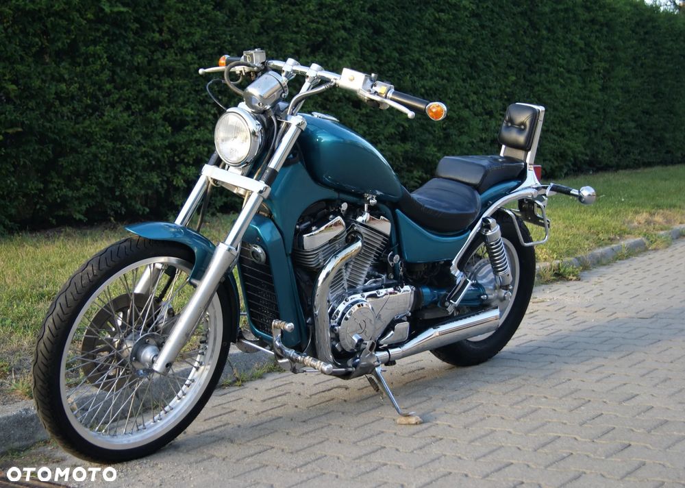 Suzuki Intruder - 1