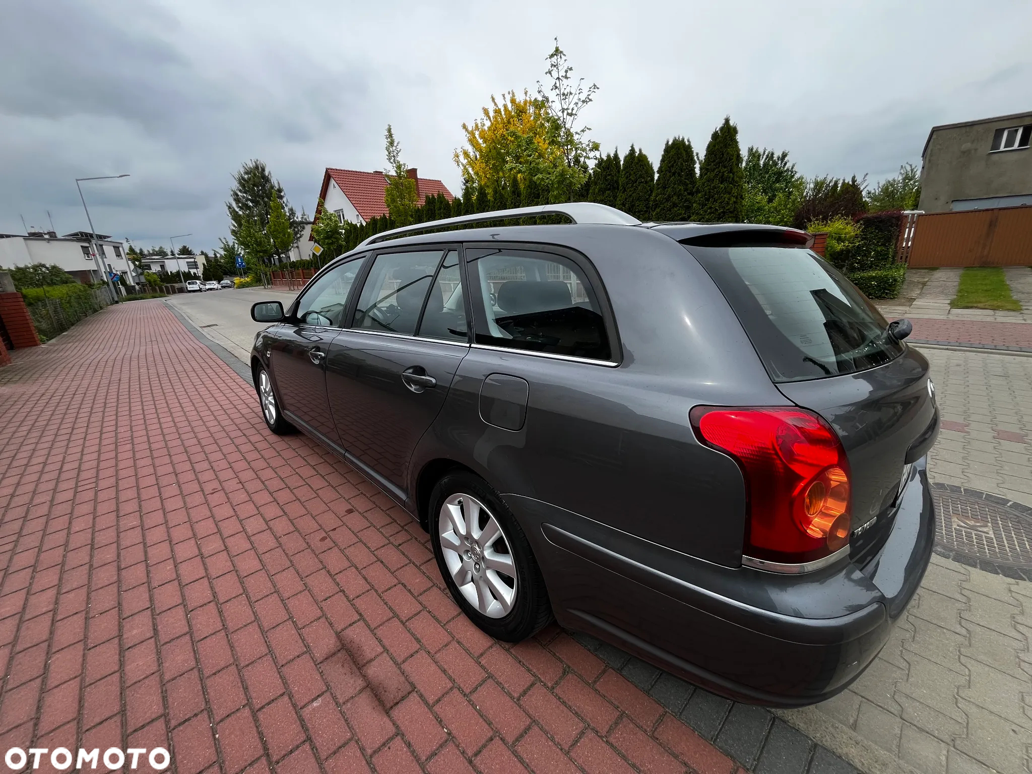 Toyota Avensis - 4