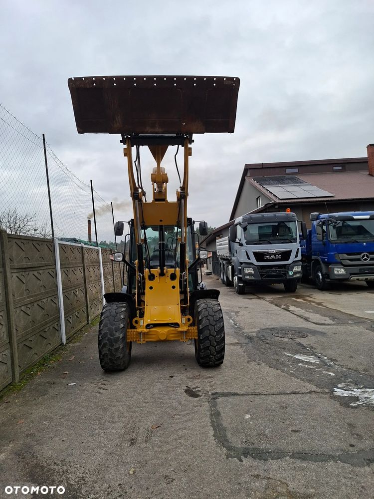 Caterpillar CAT 906 M - 15