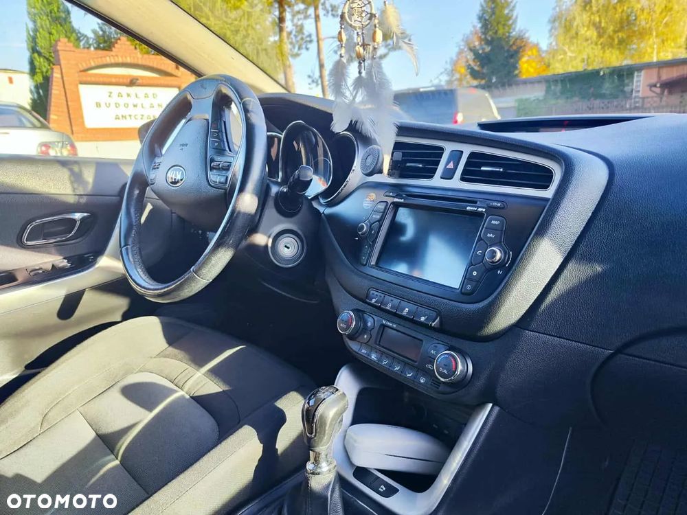 Kia Ceed - 8