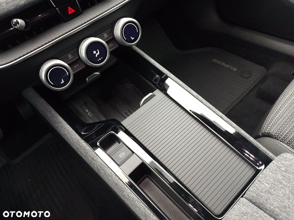 Skoda Superb 2.0 TDI SCR Selection DSG - 16