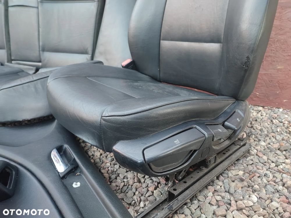 BMW E46 SEDAN ORYGINALNY KOMPLET FOTELI SKÓRZANYCH + KANAPA TYŁ SKŁADANA + BOCZKI EUROPA POD PODUSZKI AIR-BAG O NR. 52 20 8 214 940 / 52 20 8 214 970 / 52 10 8 214 910 OEM  W DOBRYM STANIE - 21