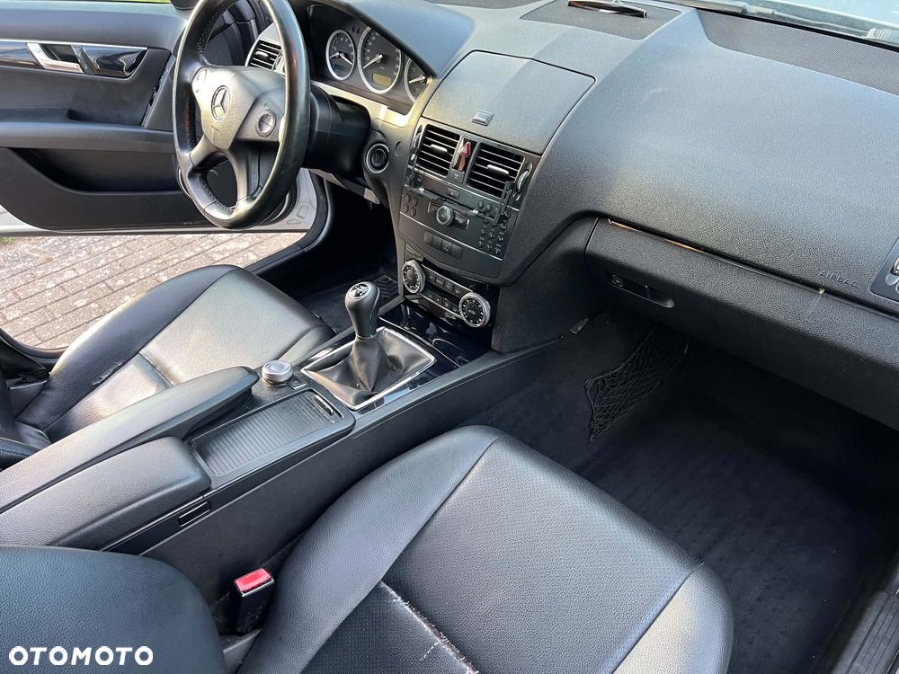 Mercedes-Benz Klasa C 200 CDI Elegance - 13