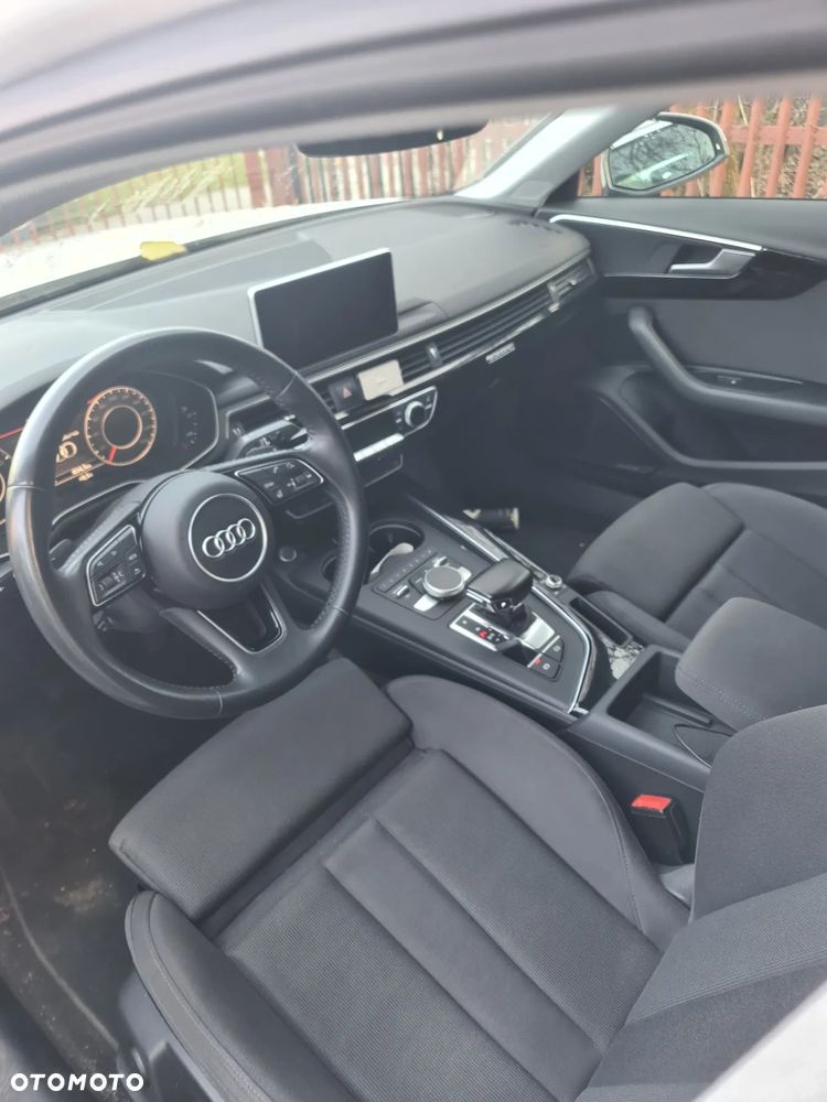 Audi A4 Limousine 45 TFSI quattro S tronic design - 4