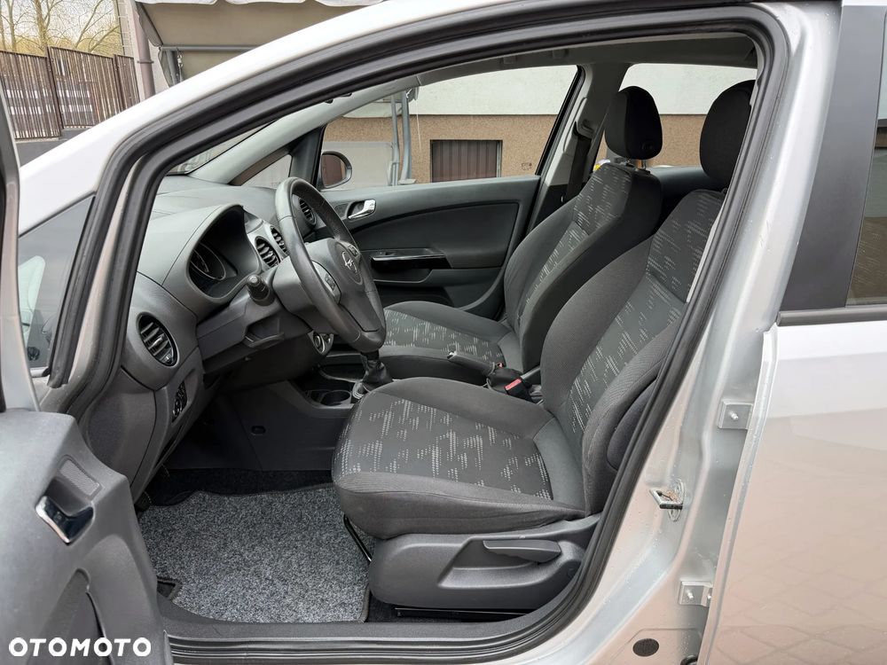 Opel Corsa 1.2 16V Essentia - 27