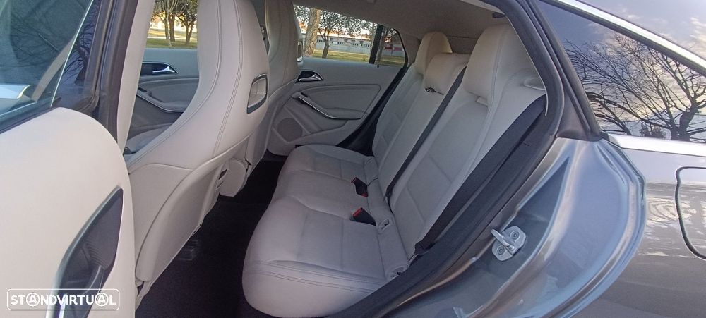 Mercedes-Benz CLA 180 d Shooting Brake - 17