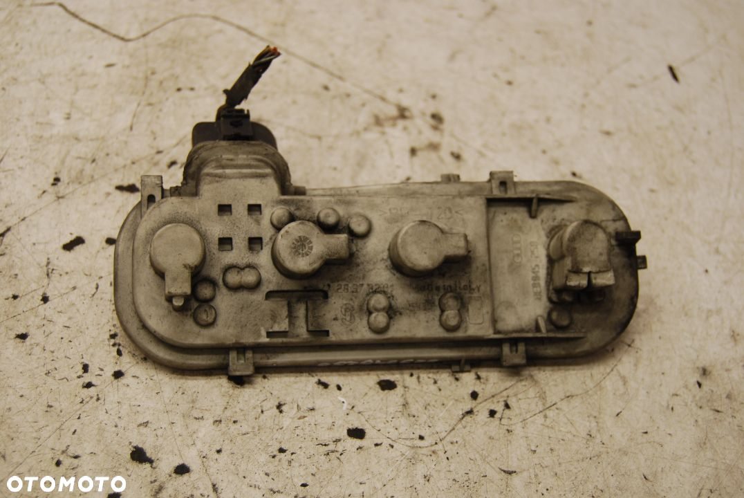 WKŁAD ŻARÓWKI LAMPY PRAWY TYŁ AUDI A4 B6 KOMBI 8E9945258 - 4