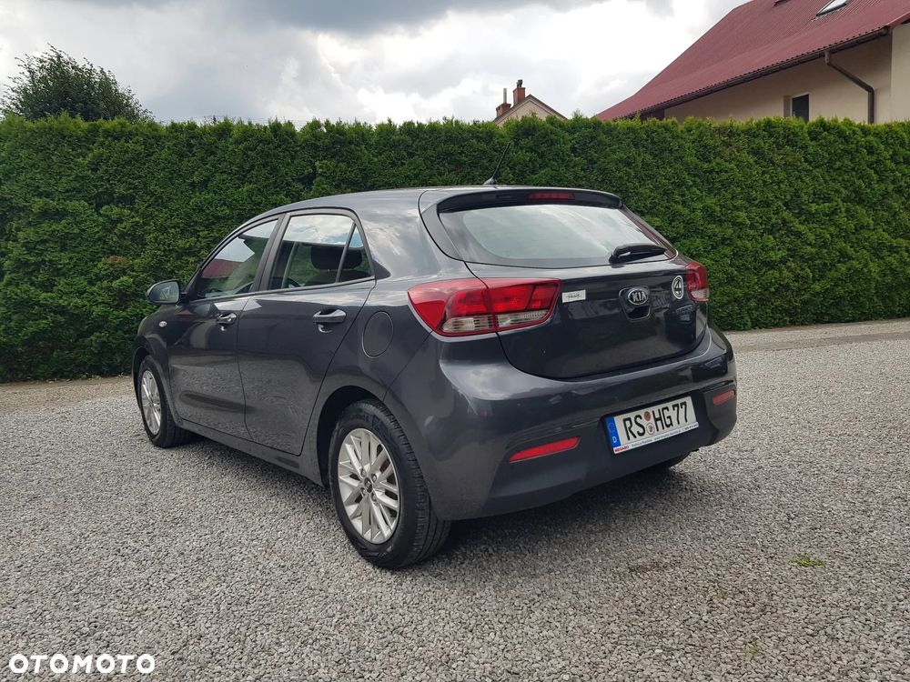 Kia Rio - 11