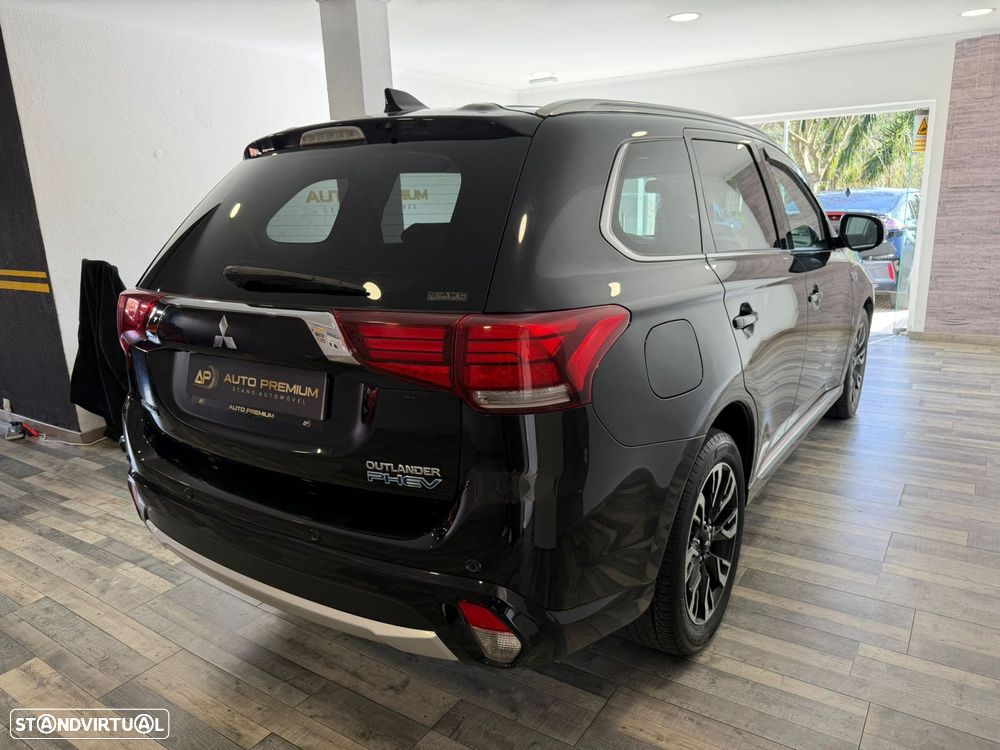 Mitsubishi Outlander 2.0 Instyle Navi - 4