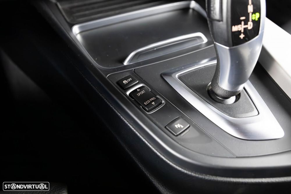 BMW 320 d Aut. Sport Line - 31