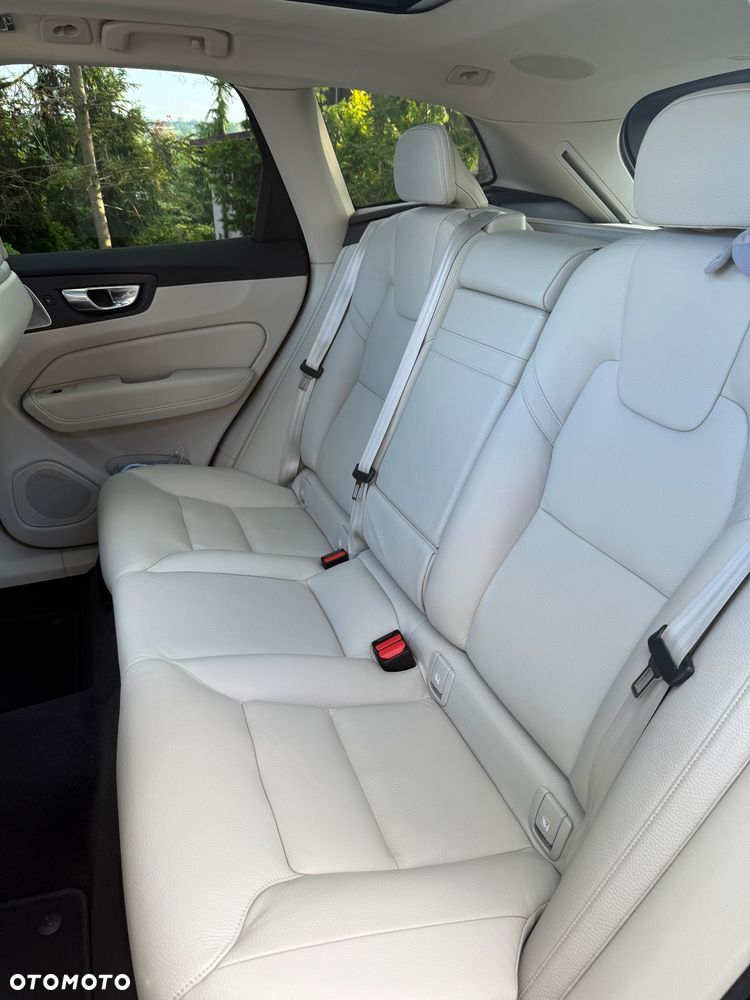Volvo XC 60 B5 D AWD Inscription - 23