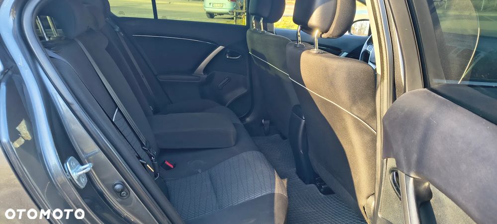 Toyota Avensis 1.8 Active - 13