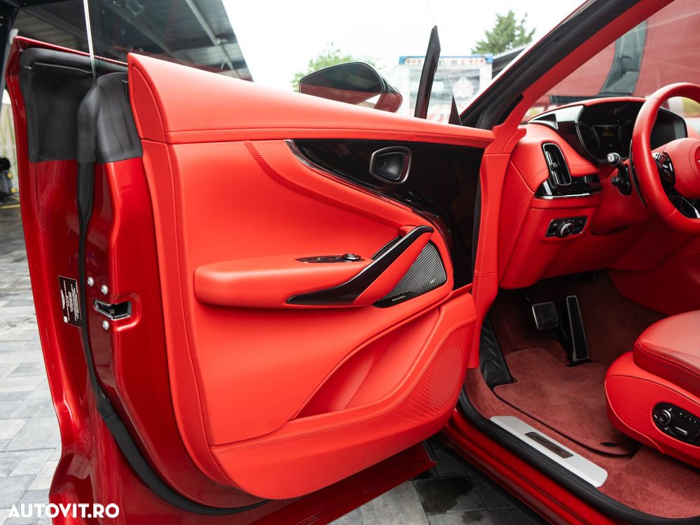 Aston Martin DBX - 29