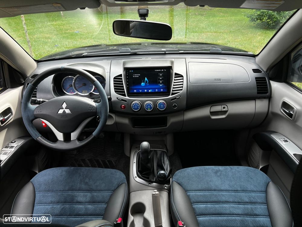 Mitsubishi L200 Pick Up 4x4 Intense Cabine Dupla - 24