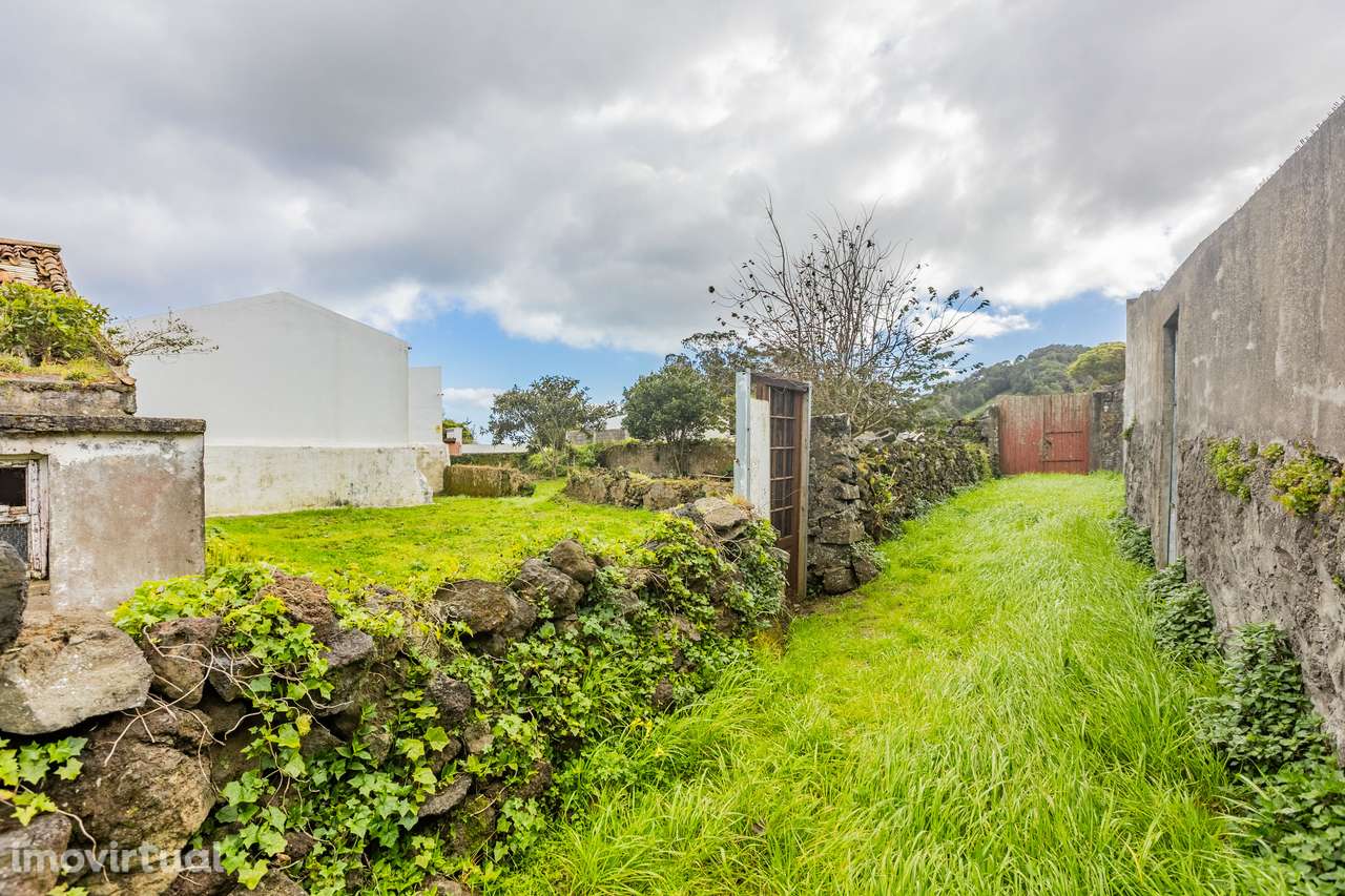 Terreno na Fajã de Cima - Grande imagem: 2/12