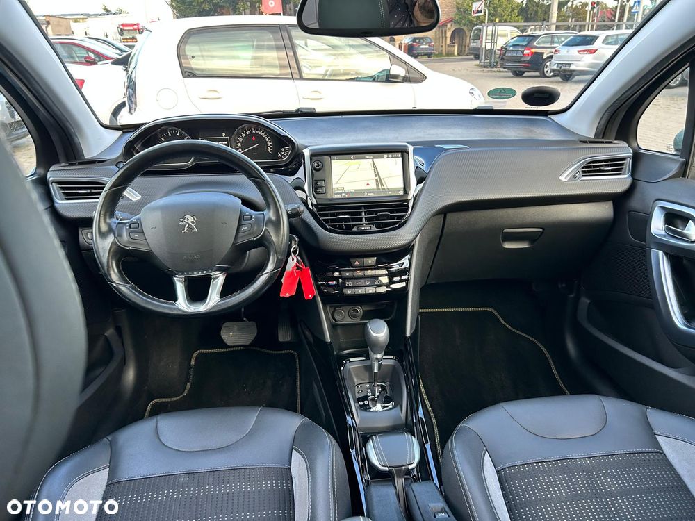 Peugeot 2008 1.2 Pure Tech GPF Allure S&S EAT6 - 18