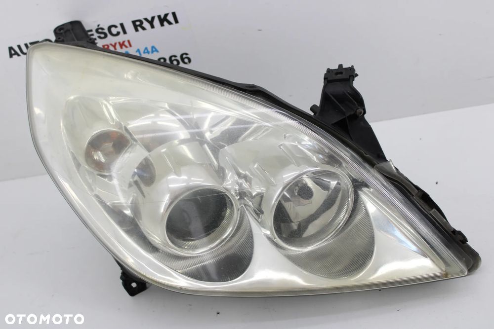 Opel Zafira B Lampa Prawy Przód Soczeka EU - 2