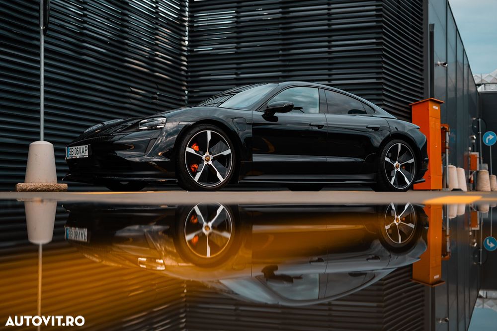 Porsche Taycan - 11