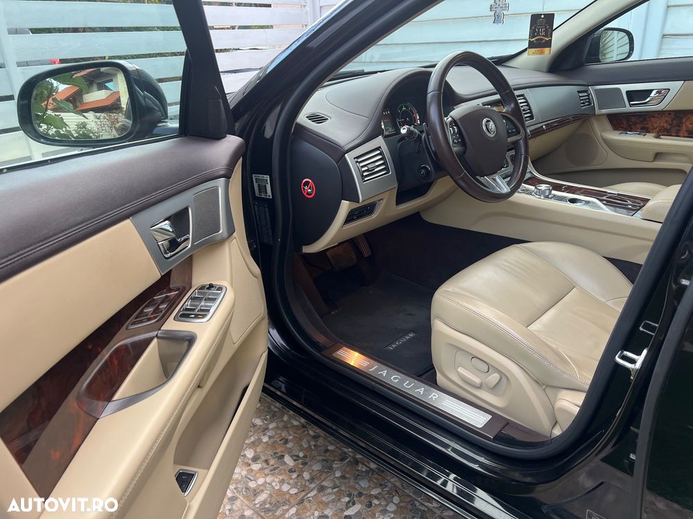 Jaguar XF 2.2D Premium Luxury - 4