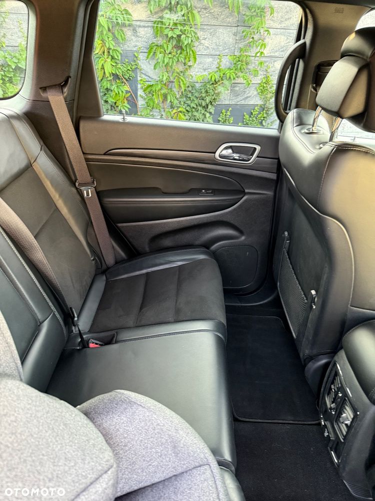 Jeep Grand Cherokee - 12