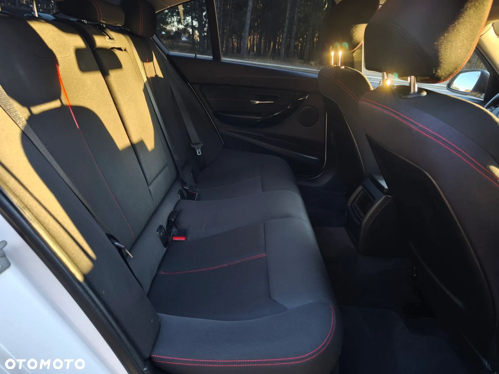 BMW Seria 3 318d Blue Performance Sport Line - 18