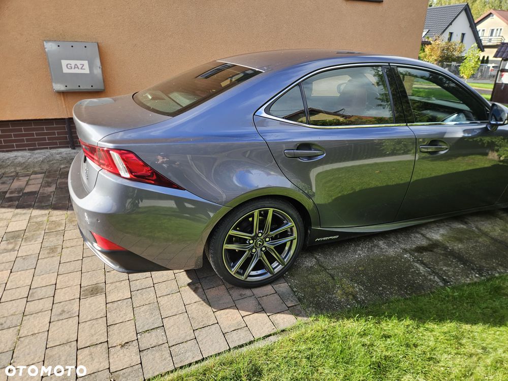 Lexus IS F Sport - 5