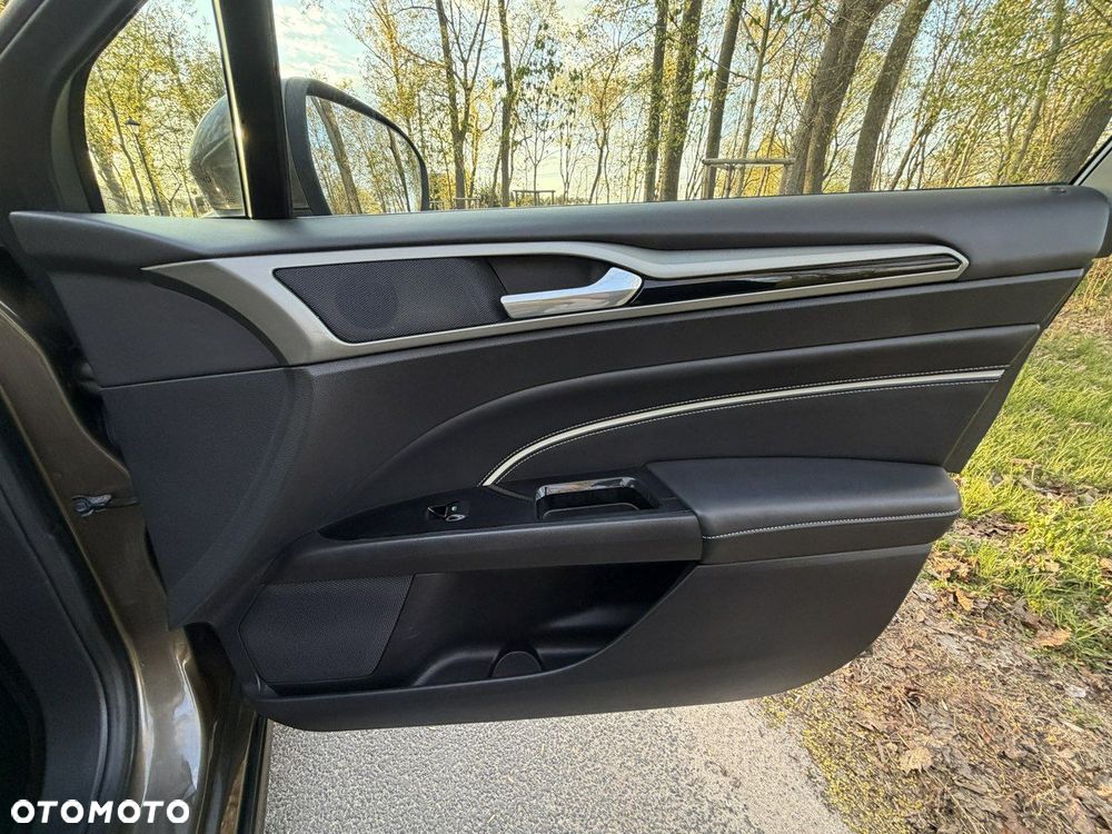 Ford Mondeo - 32
