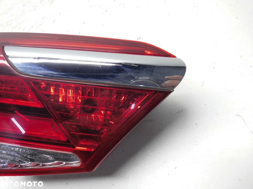 LAMPA W KLAPĘ HYUNDAI I40 LIFT KOMBI LEWA TYLNA ORYGINAŁ - 6