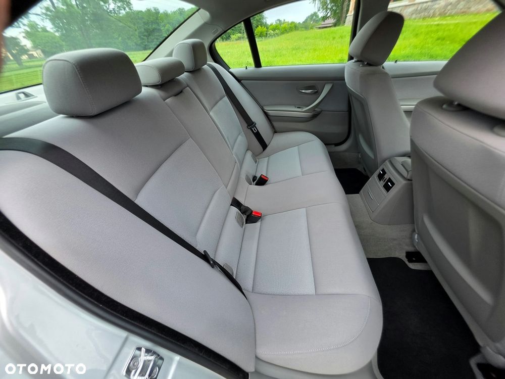 BMW Seria 3 318i Edition Exclusive - 31