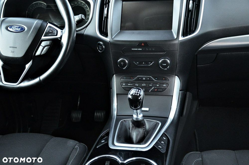 Ford S-Max - 17