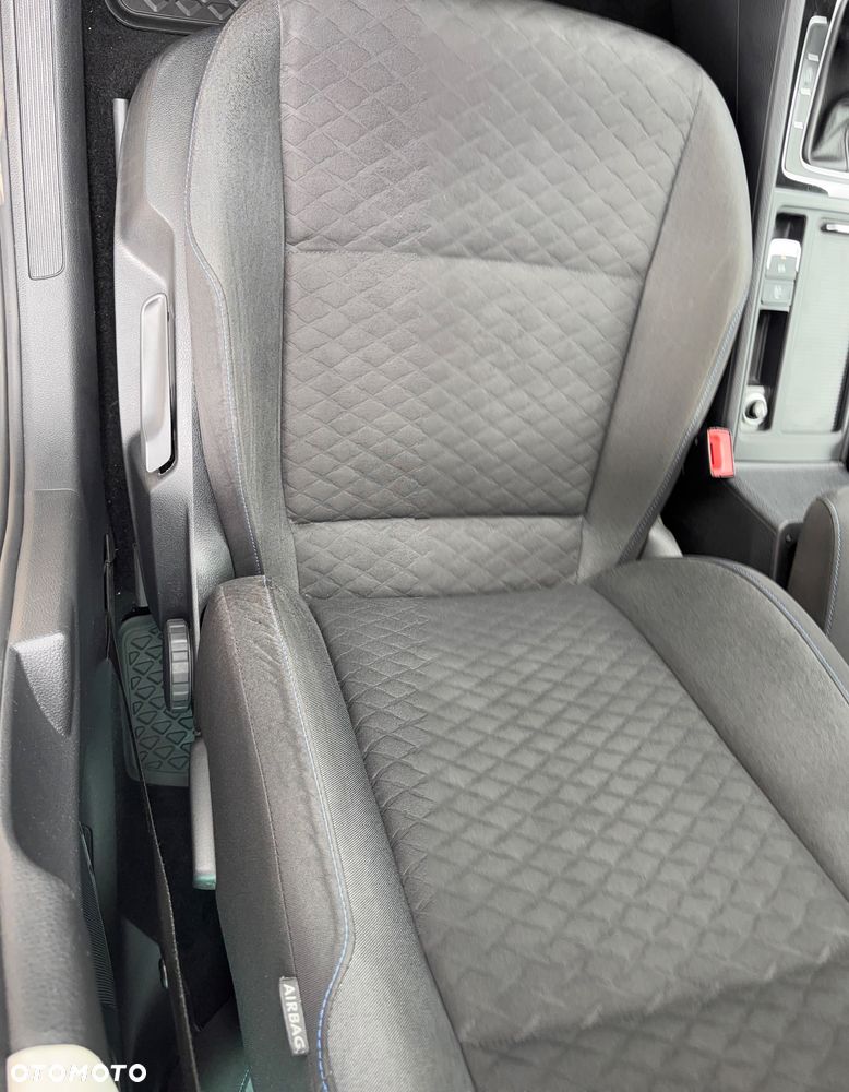 Volkswagen Golf - 8