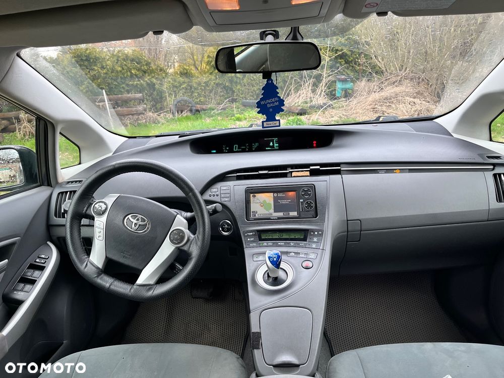Toyota Prius 1.8 HSD Prestige - 6