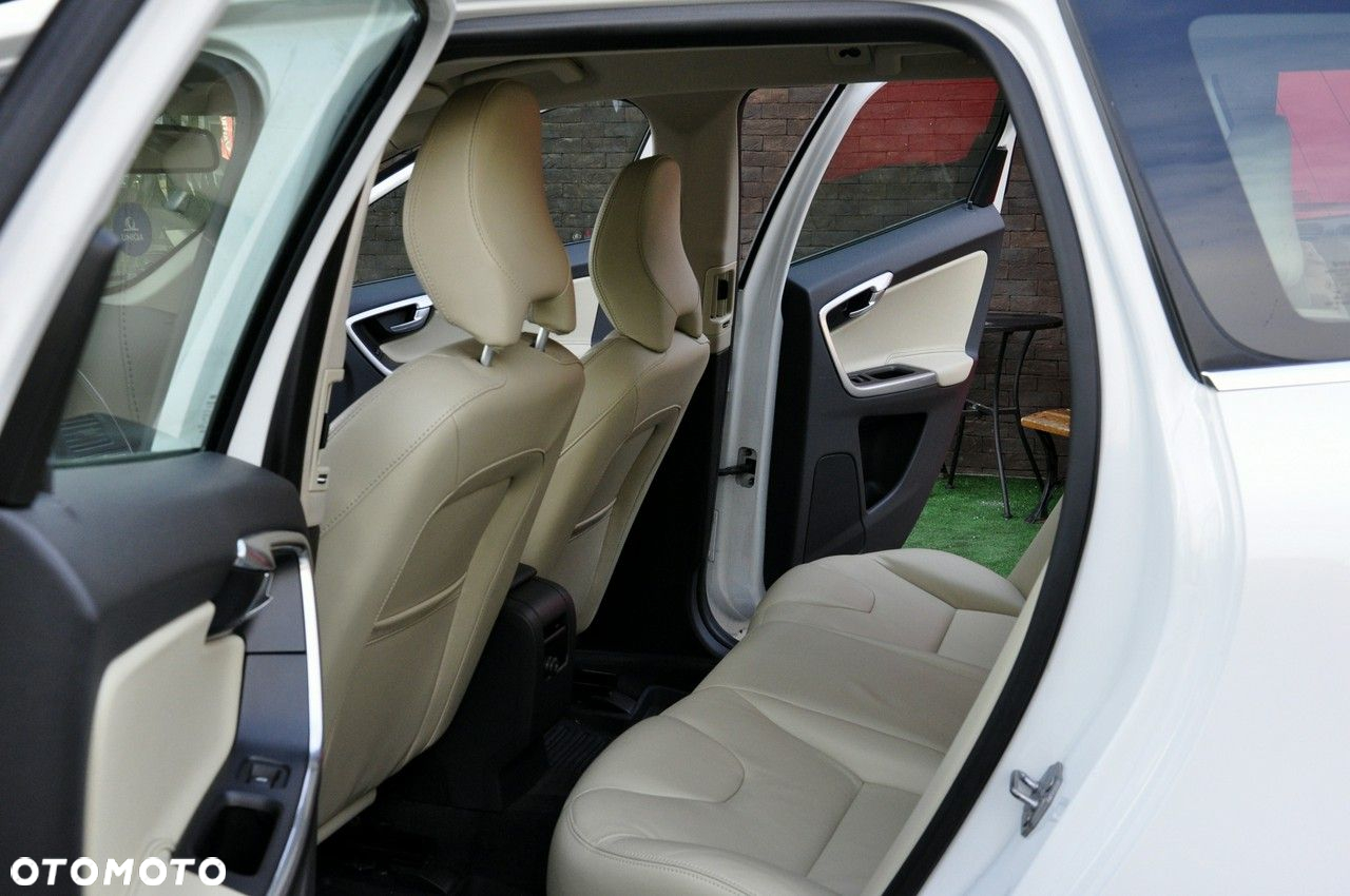 Volvo XC 60 D4 Drive-E Momentum - 11