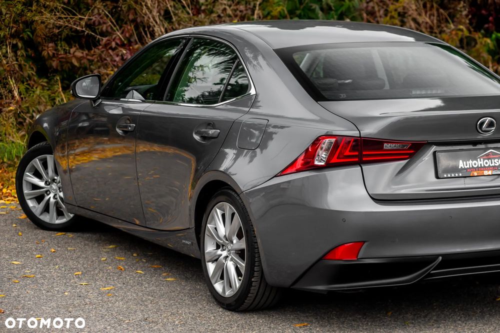 Lexus IS 300h Business Edition - 8