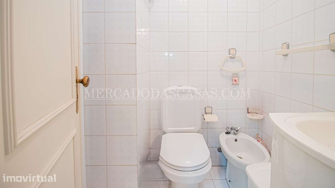 Apartamento T3, c/ lugar de garagem e varanda - Grande imagem: 5/10