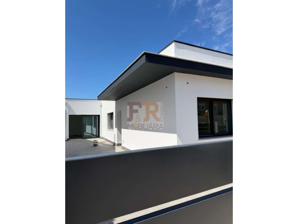 Fantástica Moradia Isolada T3+1 com Piscina Quinta do Conde - Grande imagem: 2/43