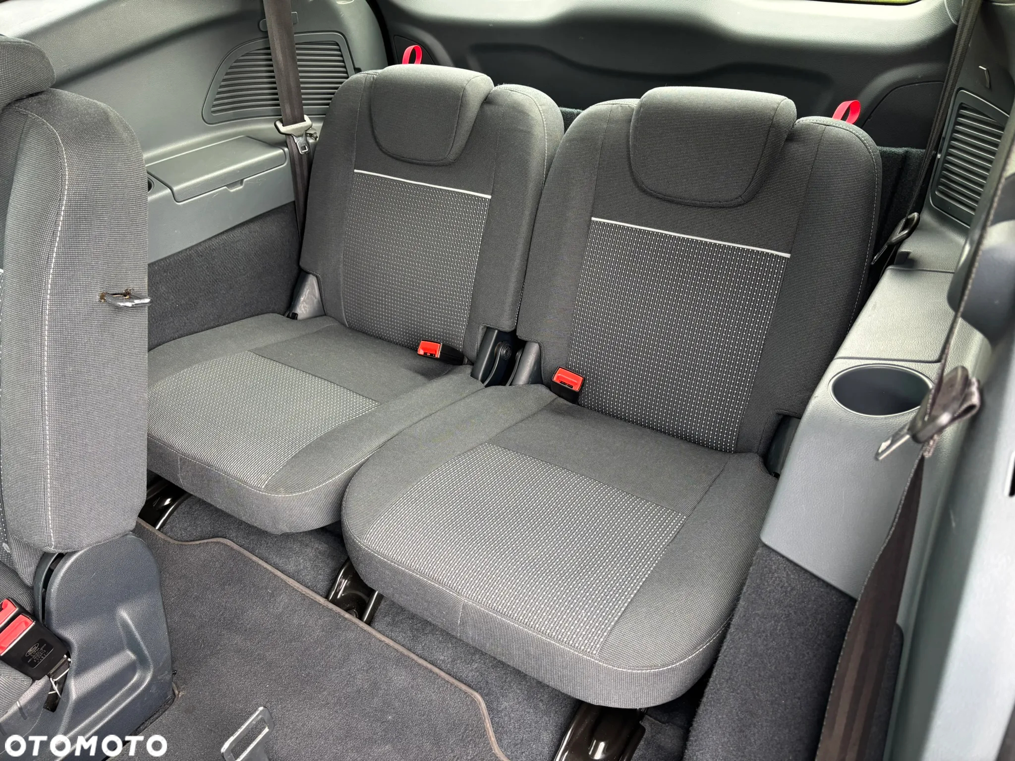 Ford Grand C-MAX 1.6 TDCi Start-Stop-System Champions Edition - 6