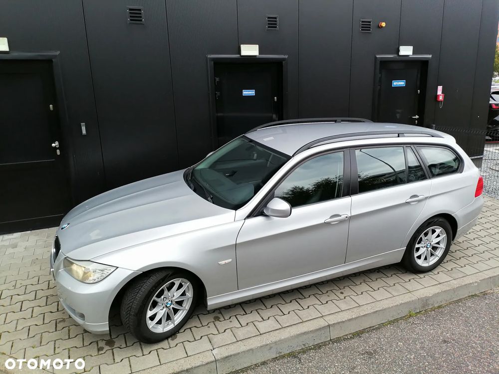 BMW Seria 3 318d Touring - 1