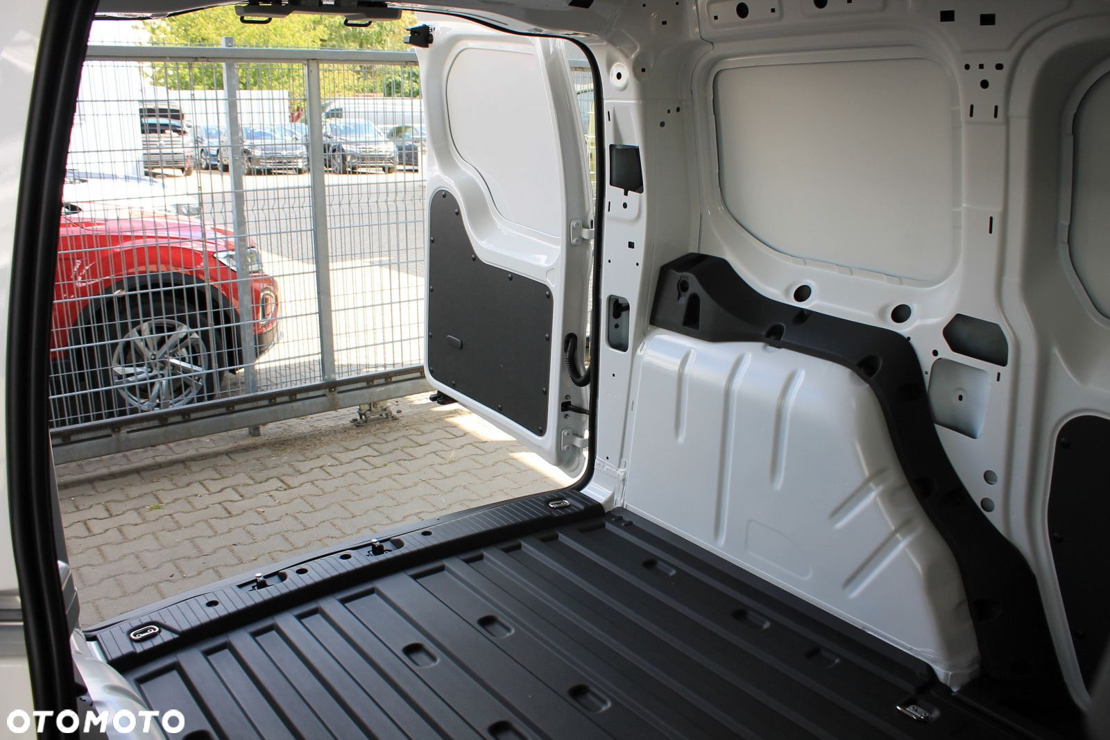 Volkswagen Caddy Cargo 2.0 TDI Manual - 8