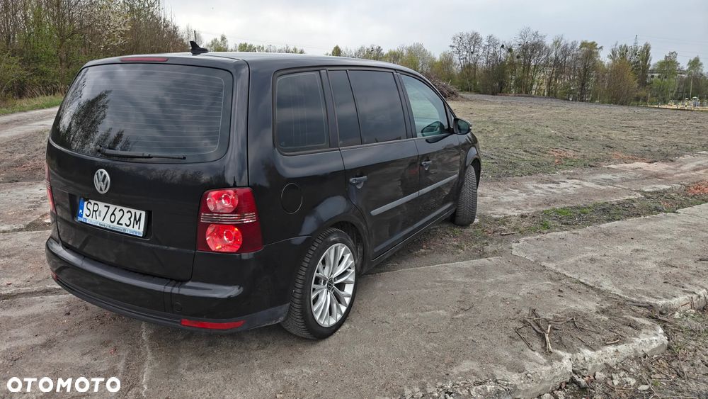 Volkswagen Touran 1.9 TDI DPF Conceptline - 4