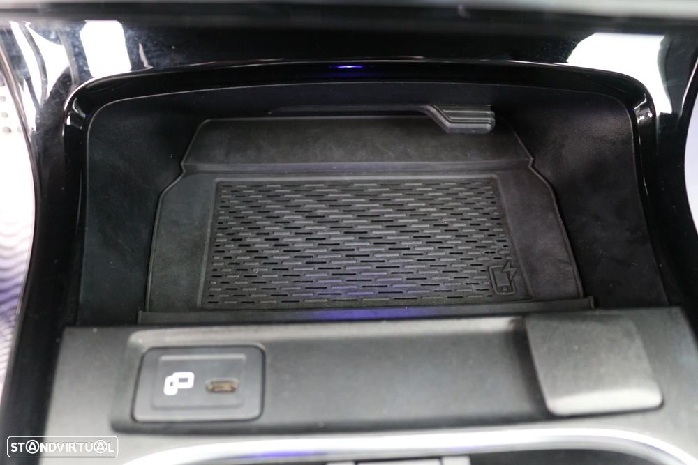 Mercedes-Benz A 250 e 8G-DCT AMG Line - 32