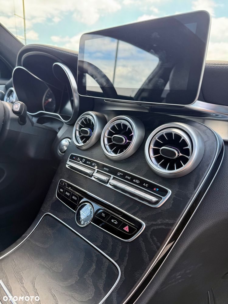 Mercedes-Benz Klasa C 300 7G-TRONIC AMG Line - 18