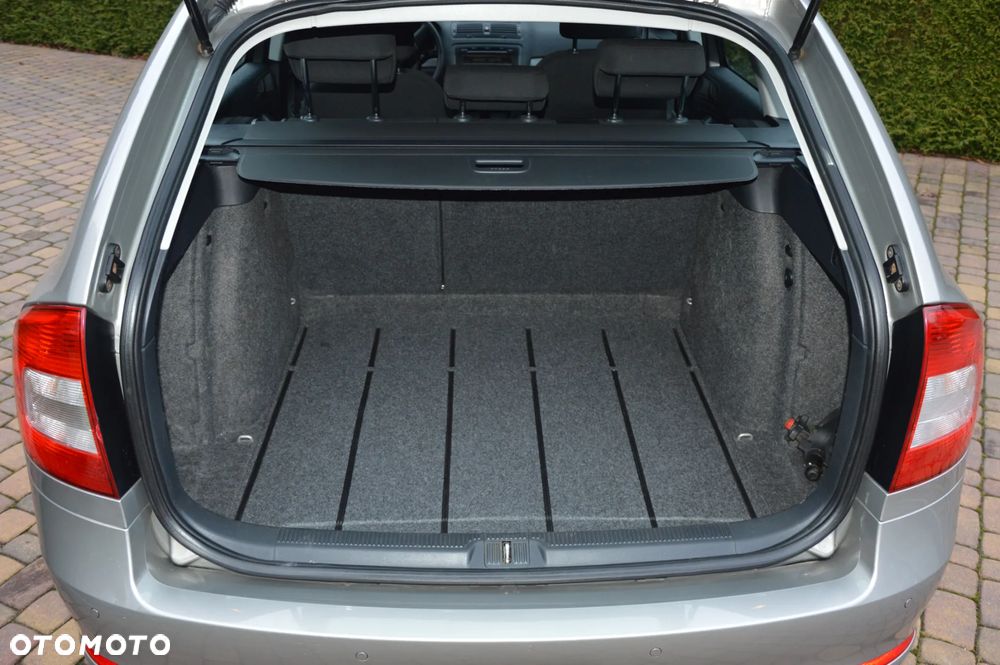 Skoda Octavia 1.6 Ambiente - 28