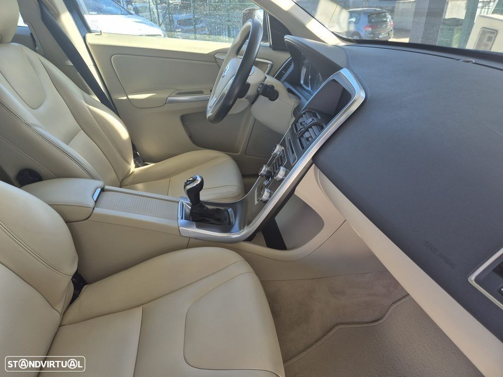 Volvo XC 60 2.0 D4 DRIVe Momentum - 11