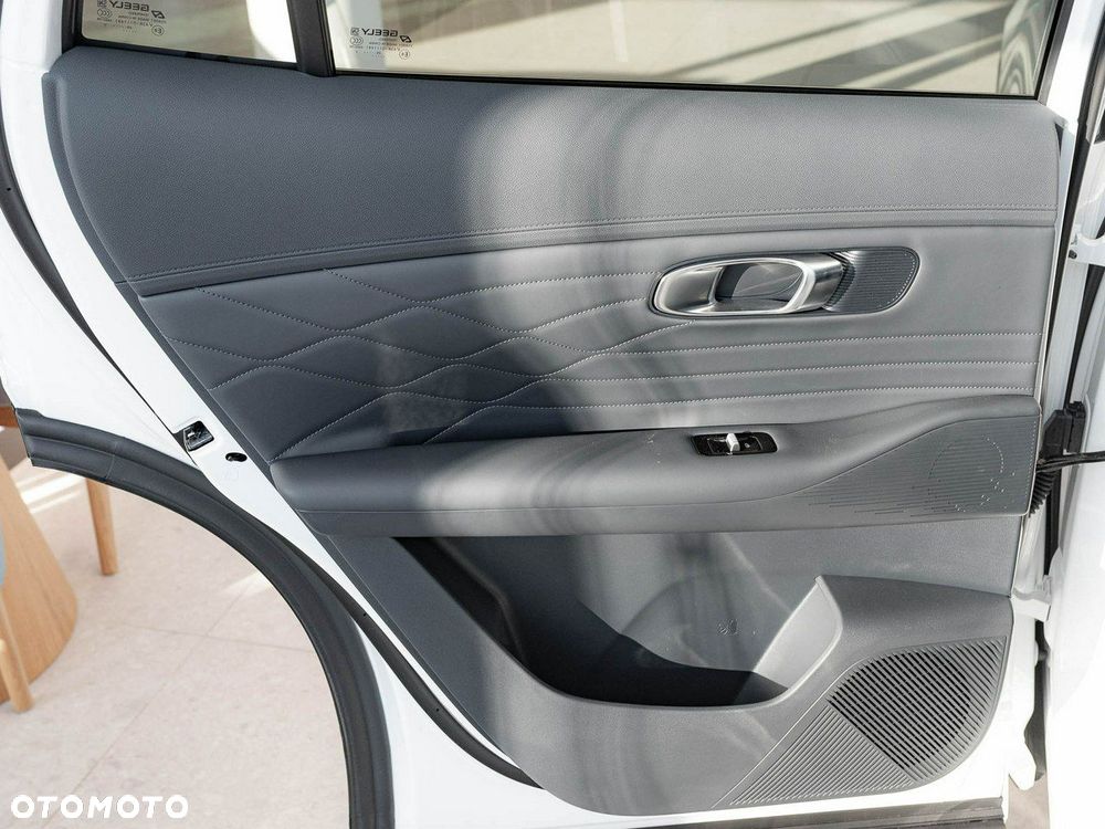 Geely Starray EM-i 1.5 PHEV Pro - 11