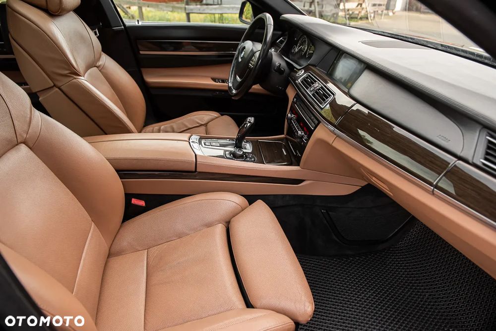 BMW Seria 7 750Li - 35