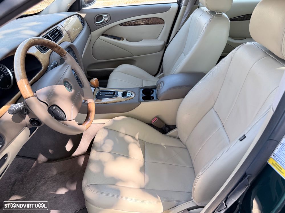 Jaguar S-Type 3.0 V6 Executive Auto. - 8