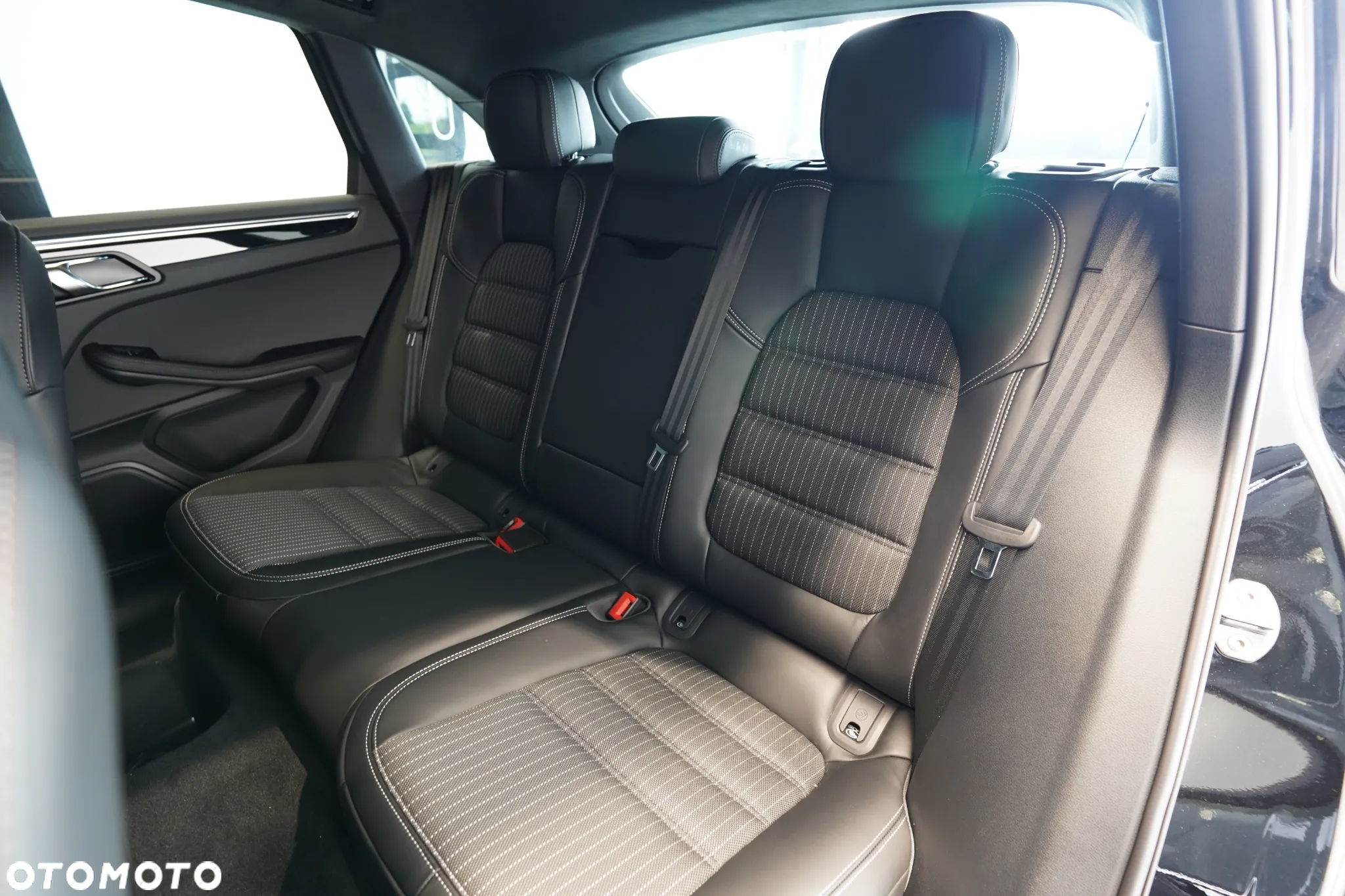 Porsche Macan T - 11